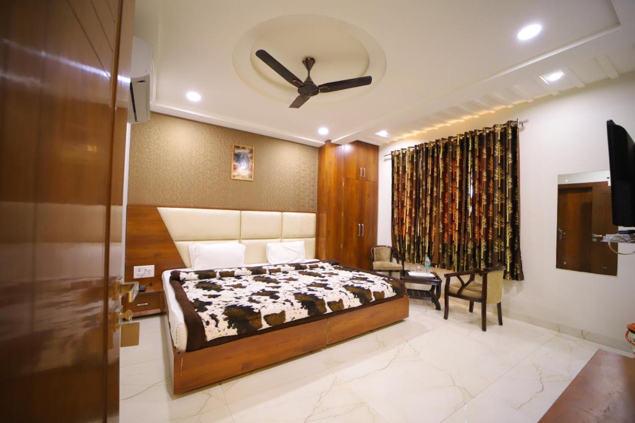 Hotel Royal Phoenix Agra  Esterno foto